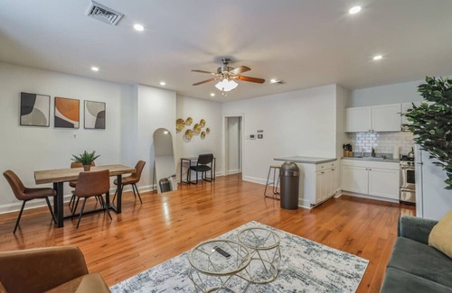 Center City West Apartment | Huge & Sunny 1/1 in Center City
