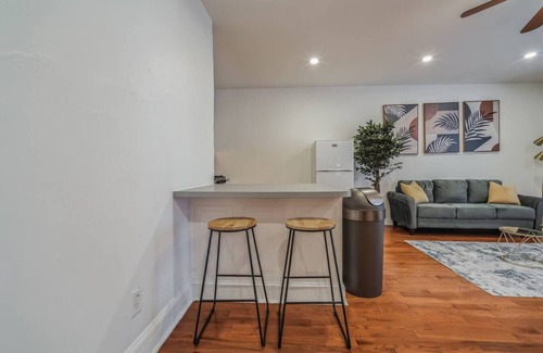 Center City West Apartment | Huge & Sunny 1/1 in Center City