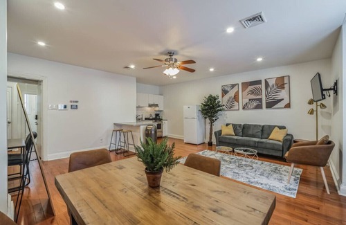 Center City West Apartment | Huge & Sunny 1/1 in Center City