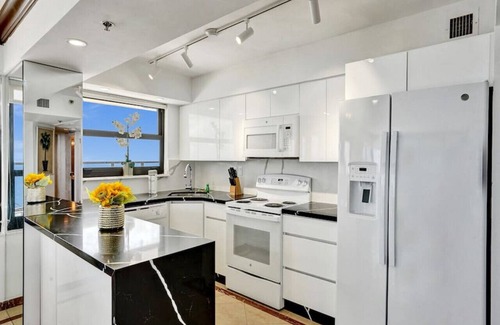 Mid Beach Apartment | Huge Terrace Oceanfront Condo/Beach Service/1502
