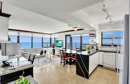 Mid Beach Apartment | Huge Terrace Oceanfront Condo/Beach Service/1502