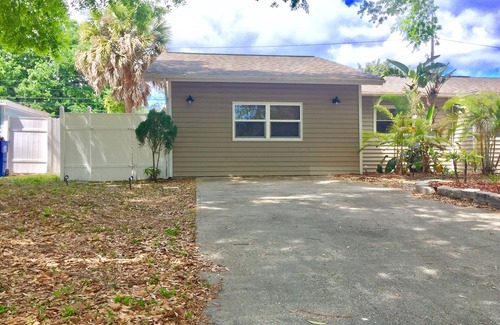 Meadowlawn Apartment | HUGE UPDATED & CLEAN Studio Apartment, Downtown & Beaches Nearby!