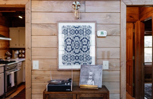 Cherry Log Cabin | HUGE VIEWS, 10 min. to Blue Ridge, Spa Bathrooms, Hot Tub, Fire Pit, Arcade Game