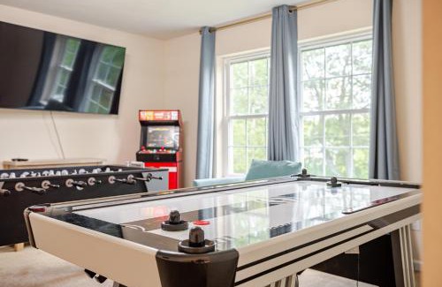Long Pond Villa | Huge villa in the hearth of Poconos near all.