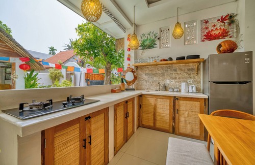 Batu Bolong Villa | Huge Villa with 2 Pools, 3 Minute Ride Beach