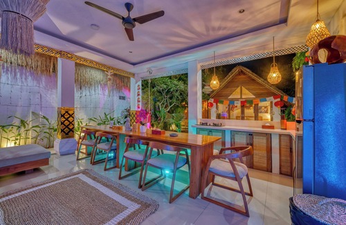 Batu Bolong Villa | Huge Villa with 2 Pools, 3 Minute Ride Beach