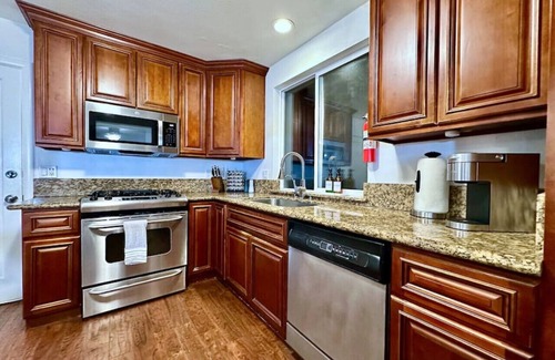 Arden Park Vista House | Huge Yard-King Bed-Beautiful Neighborhood-Garage