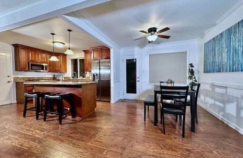 Arden Park Vista House | Huge Yard-King Bed-Beautiful Neighborhood-Garage