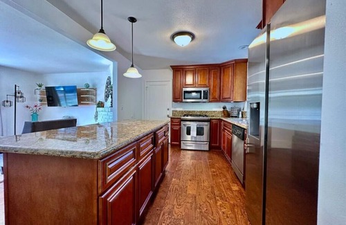 Arden Park Vista House | Huge Yard-King Bed-Beautiful Neighborhood-Garage