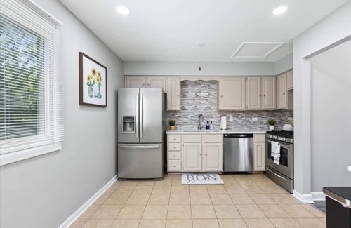 St. Charles House | Huge Yard + Patio + King | LCP Collection