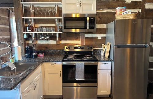 Fredericksburg Cabin | Hugh house, a charming cabin overlooking Elm Creek with views!