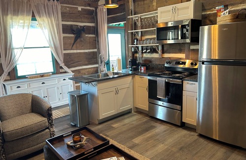 Fredericksburg Cabin | Hugh house, a charming cabin overlooking Elm Creek with views!