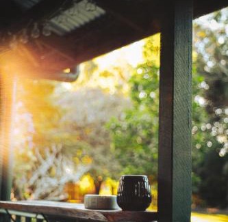 Yeppoon House | Hughes Hideaway - 2BR Cottage on 1 Acre w Air Con, King Beds