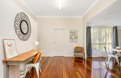Yeppoon House | Hughes Hideaway - 2BR Cottage on 1 Acre w Air Con, King Beds
