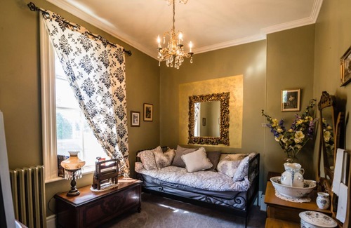 Stratford Bed & Breakfast | Hughson Hall Bed & Breakfast