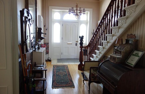 Stratford Bed & Breakfast | Hughson Hall Bed & Breakfast