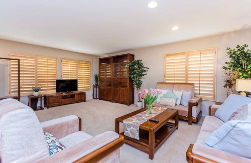 Lower Peters Canyon House | Hugo's Lesiure