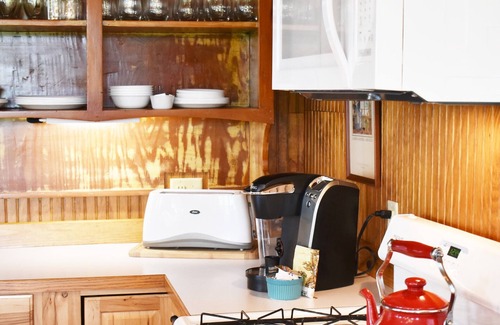 Ore City Cottage | Huguenot Lakefront Storybook Cottage