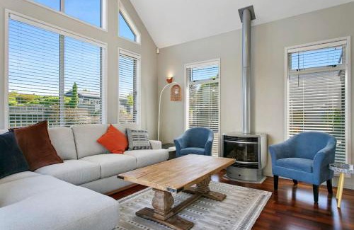 Taupo House | Huia Heights, Modern 4BR Home With Park Views