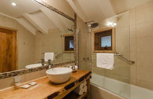 Neltume Cabin | Huilo Huilo Reino Fungi