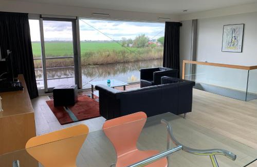 Zaandam House | Huisje aan het water, omgeving Amsterdam