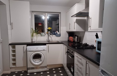 Luton House | Huku Kwetu - Fieldfare Green