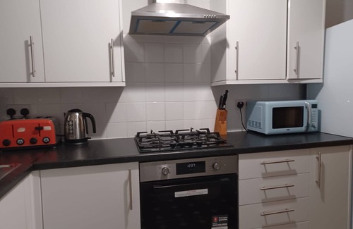 Luton House | Huku Kwetu - Fieldfare Green