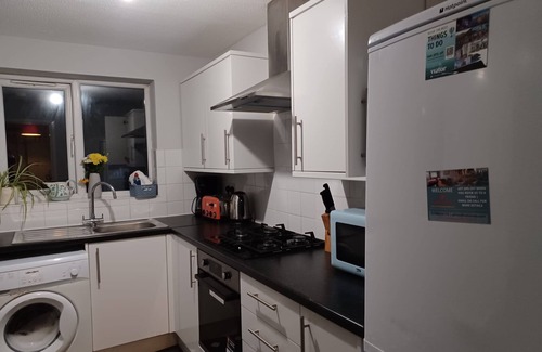Luton House | Huku Kwetu - Fieldfare Green