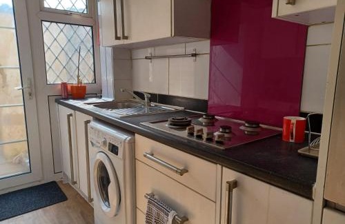Dunstable House | Huku Kwetu Melo House, A 4 Bedroomed House with Strong Double and King-size Beds Suitable for Builders and Contractors