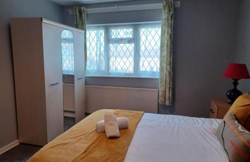 Dunstable House | Huku Kwetu Melo House, A 4 Bedroomed House with Strong Double and King-size Beds Suitable for Builders and Contractors