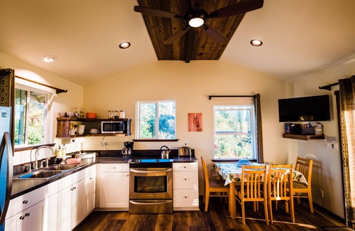 Hakalau Cottage | Hulili Tropical Fruit Farm - Pineapple Cottage