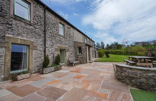 Peak District House | Hulmes Vale House - Sleeps 14 - Peak district