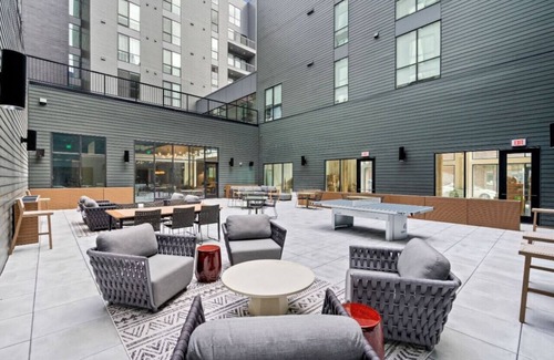 East Liberty Apartment | HULU+GYM+PARKING Near UPMC|Universities|Shopping