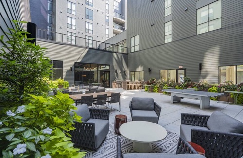 East Liberty Apartment | HULU+PARKING+GYM Near Universities|UPMC|Shopping