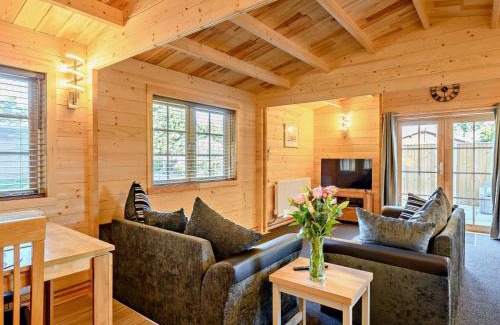 Saxmundham Apartment | Hulver Lodge, Snape, Suffolk.