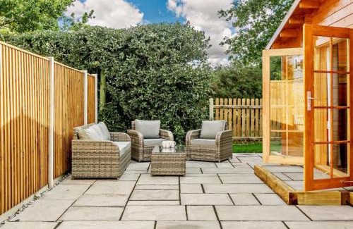 Saxmundham Apartment | Hulver Lodge, Snape, Suffolk.