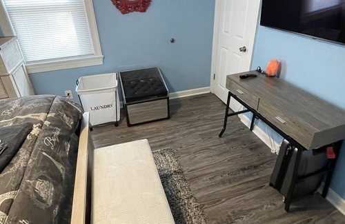 Newport News House | Humble 2 Bed Room Sanctuary: The Perfect Get-A-Way