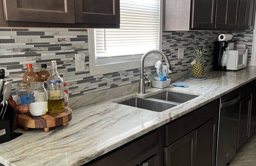 Detroit House | Humble home in the heart of Detroit. 15mins from downtown, 10 mins from Ferndale