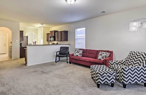 Humble House | Humble Vacation Rental - Walk to Park!