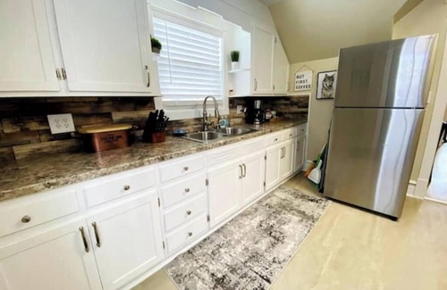 Marquette House | Humbly Mqt - Upper Level - 2 BR Relaxation