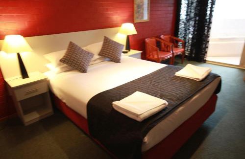 Fawkner Hotel | Hume Villa Motor Inn UNDER NEW MANAGEMENT