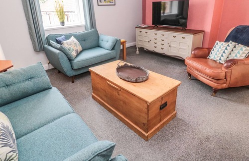 Bedlington Cottage | HUMFORD HOUSE, pet friendly, with a garden in Bedlington