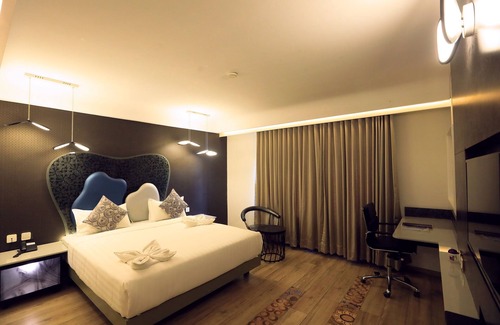 Vallabh Vidhyanagar Hotel | Humming Bird Hotel & Banquet