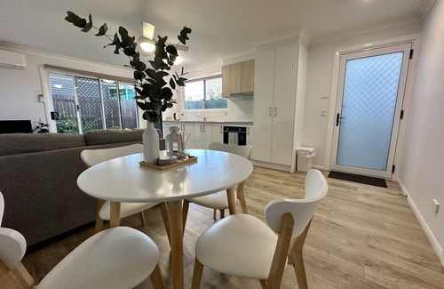 Rockville Apartment | “Hummingbird Apts” #4 Fully Self Contained