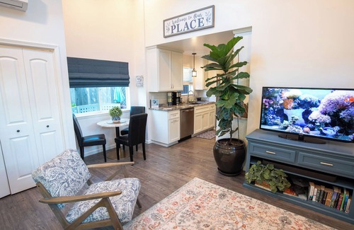 Arroyo Grande Cottage | Hummingbird Cottage: Private, close to downtown AG
