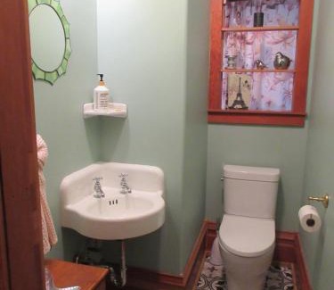 North Oyster Bed & Breakfast | Hummingbird Gardens B&B
