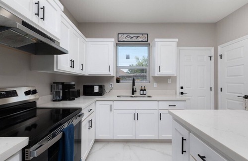 Pharr House | Hummingbird Haven 10 with 2 Bed 2.5Bath and Patio