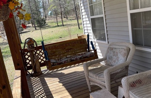 Clifton House | Hummingbird Haven-3 Bed 2 Bath River House