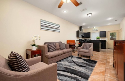 Pharr House | Hummingbird Haven 4 ~Travel Nurse Retreat