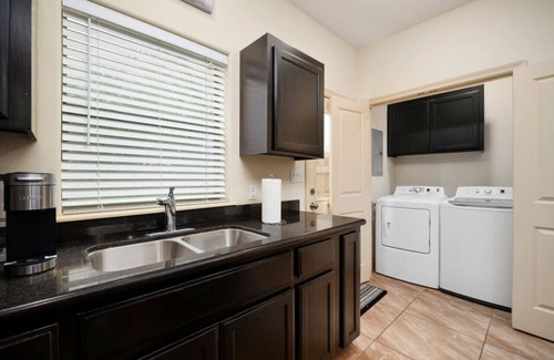 Pharr House | Hummingbird Haven 4 ~Travel Nurse Retreat